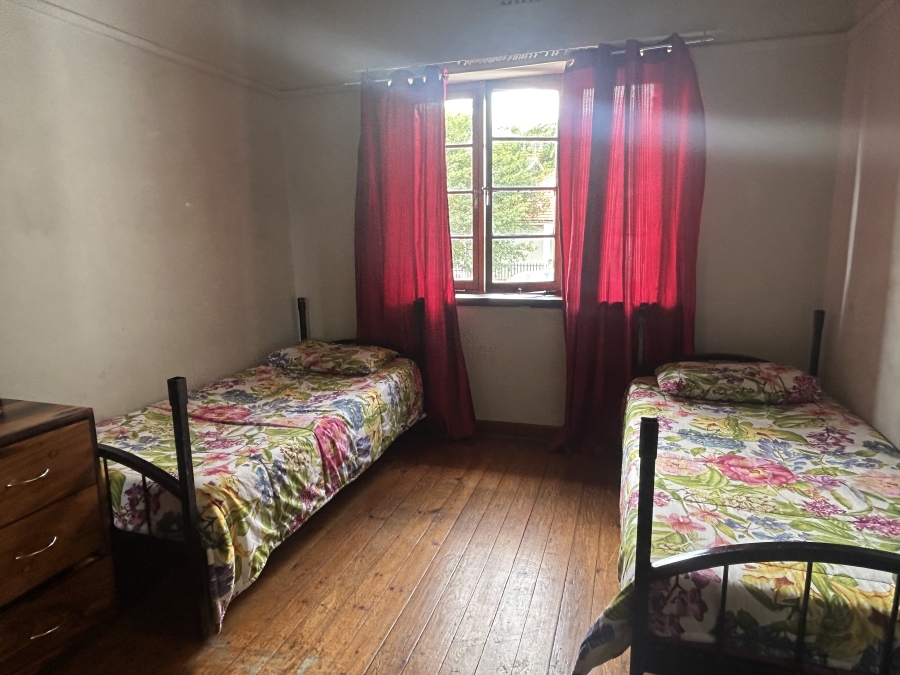 6 Bedroom Property for Sale in Uitsig Western Cape